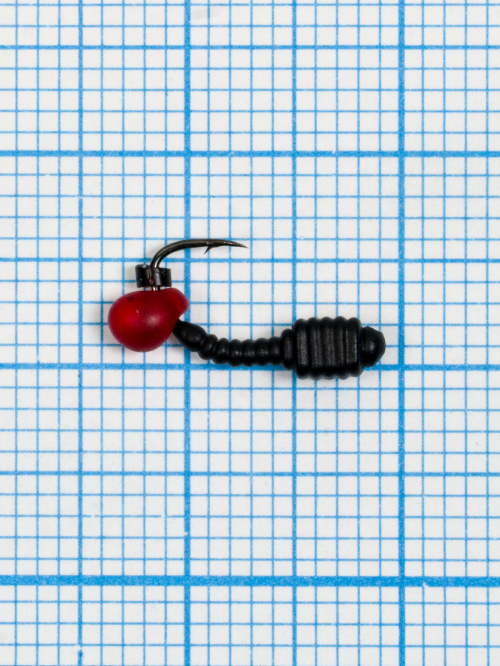 Мормышка Личинка Куб Drops красный ( Larva Cube) 0,38  /4, чёрный 