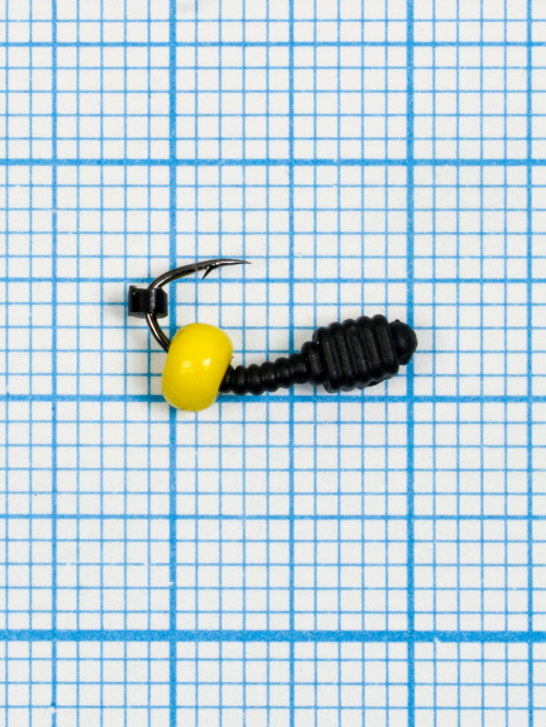 Мормышка Личинка Куб бисер жёлтый ( Larva Cube) 0,38  /4, чёрный 