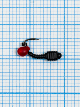 Мормышка Личинка Куб Drops красный ( Larva Cube) 0,38  /4, чёрный